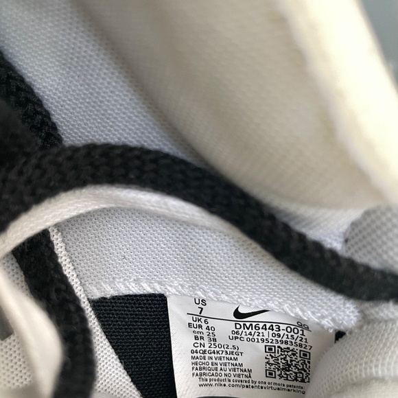 Size 7 - Nike Blazer Low x Sacai Shiny Black White DM6443 001 main image 6